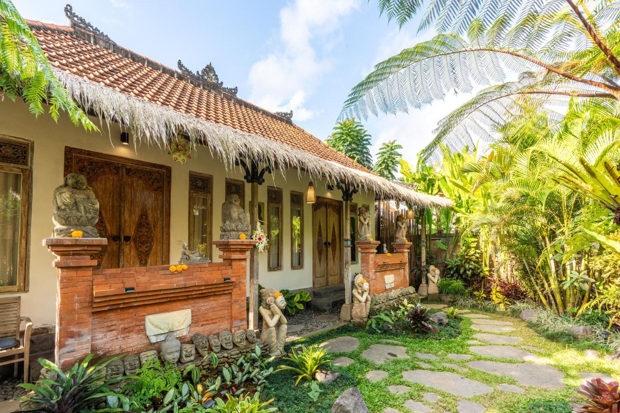 Pranawa Villa *