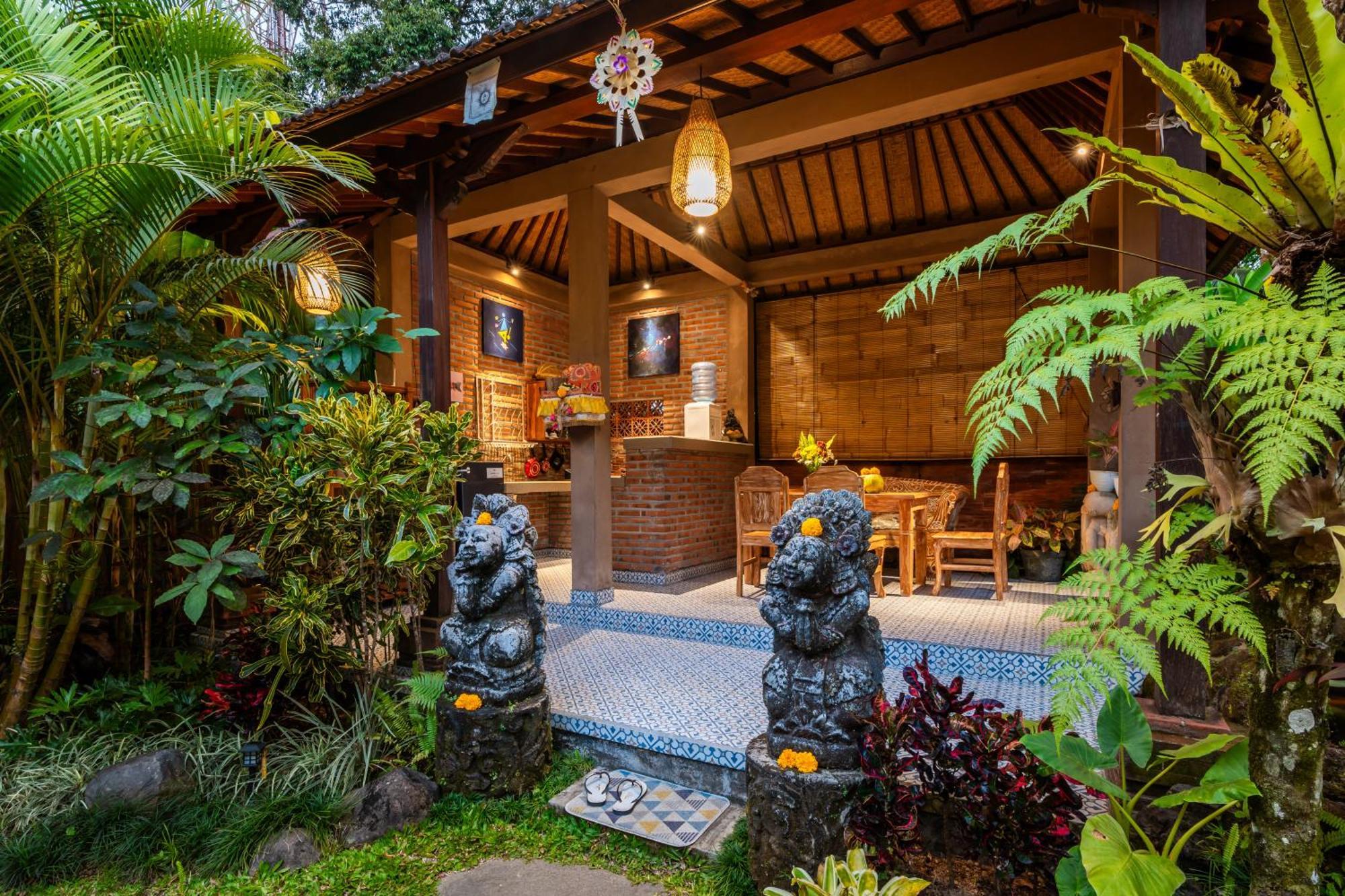 Pranawa Villa *